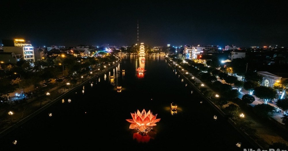 Phố cổ Hoa Lư về đêm